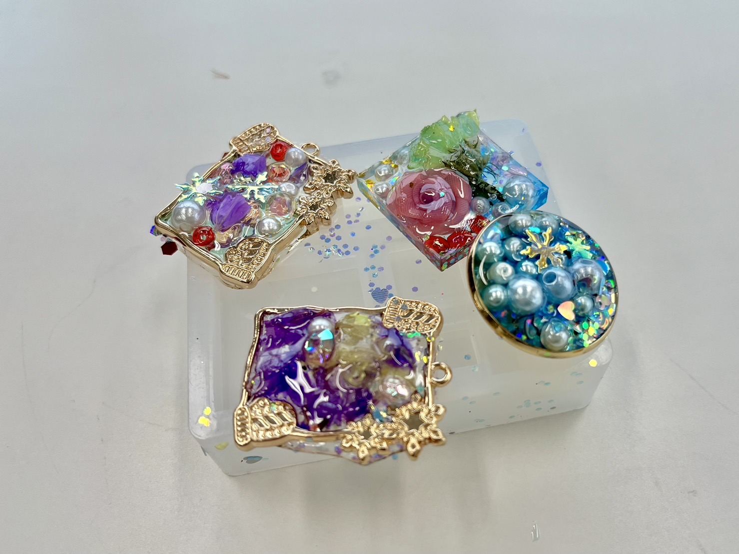 UVレジンでブローチ作り🌟～丸の内ヒルズデイサービス～ | 両備