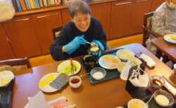 手巻き寿司を作ろう～岡山ケアセンターデイサービス～