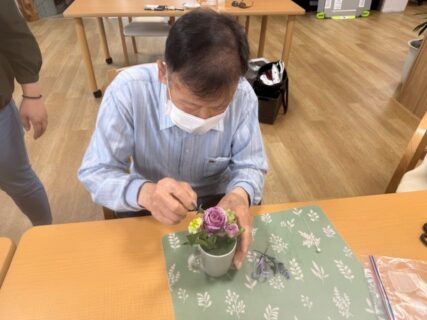 お花クラフト～苫田温泉泉水デイサービス～