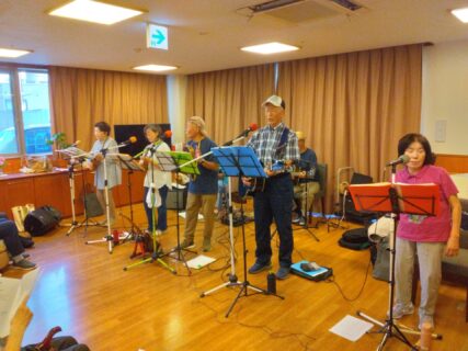 【過去最大級の興奮】生バンド演奏🎸～岡山ケアセンターデイサービス～