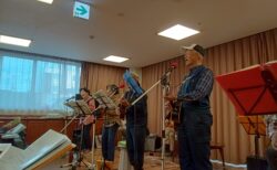 生バンド演奏＆ティラミス風おやつ作り　～岡山ケアセンターデイサービス～