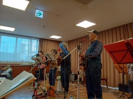 生バンド演奏＆ティラミス風おやつ作り　～岡山ケアセンターデイサービス～