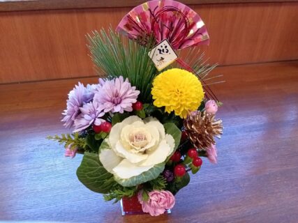 お正月生花アレンジ作成🎍~岡山ケアセンターデイサービス~