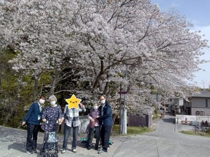 春の屋外歩行訓練🌸~岡山ケアセンターデイサービス~