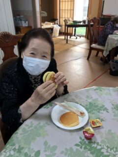 【両備ヘルシーケア大安寺東公園前】みんなで楽しく♪パンケーキ作りを行いました！