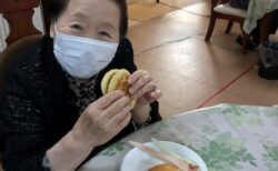 【両備ヘルシーケア大安寺東公園前】みんなで楽しく♪パンケーキ作りを行いました！