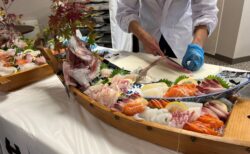 【岡山市の有料老人ホーム】迫力の魚の解体ショーを開催しました｜両備ヘルシーケア柳川